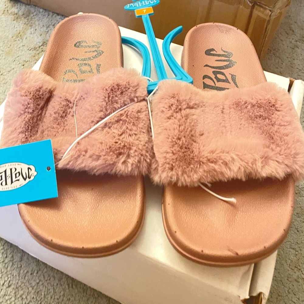 Pink slides size 7